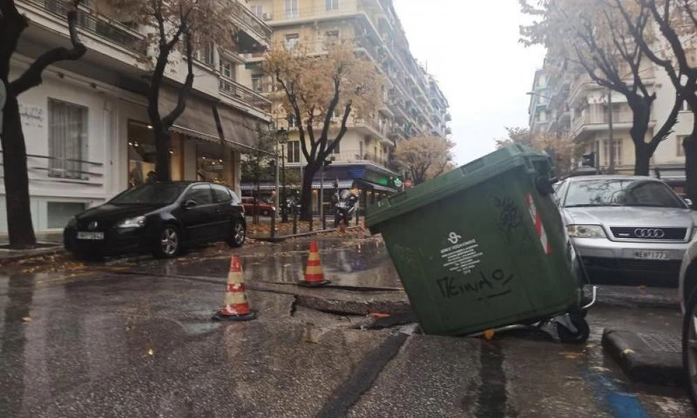 Θεσσαλονίκη: Δρόμος "ρημαδιό" - Το συνεργείο δεν κατάφερε να κλείσει την τρύπα και είχε μια φαεινή ιδέα